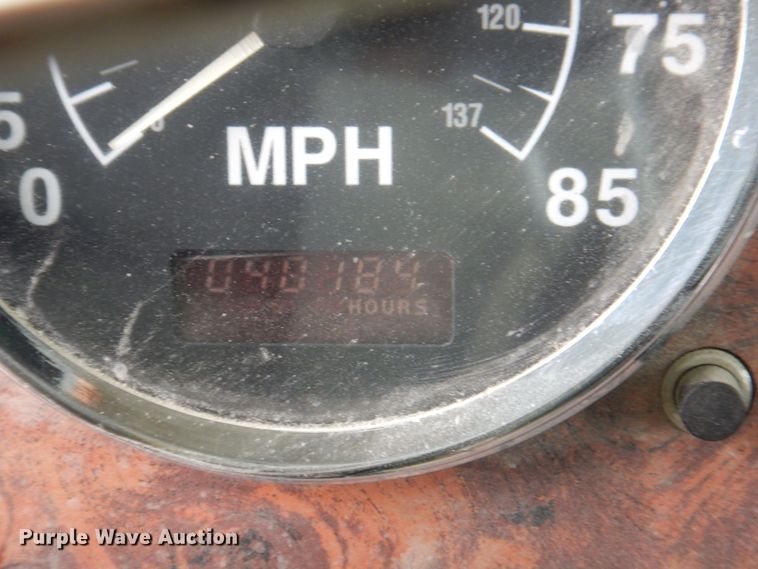 image for item DR4523 1996 International 9400  semi truck