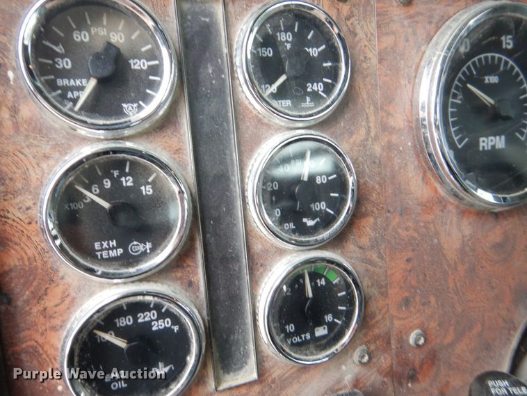 image for item DR4523 1996 International 9400  semi truck