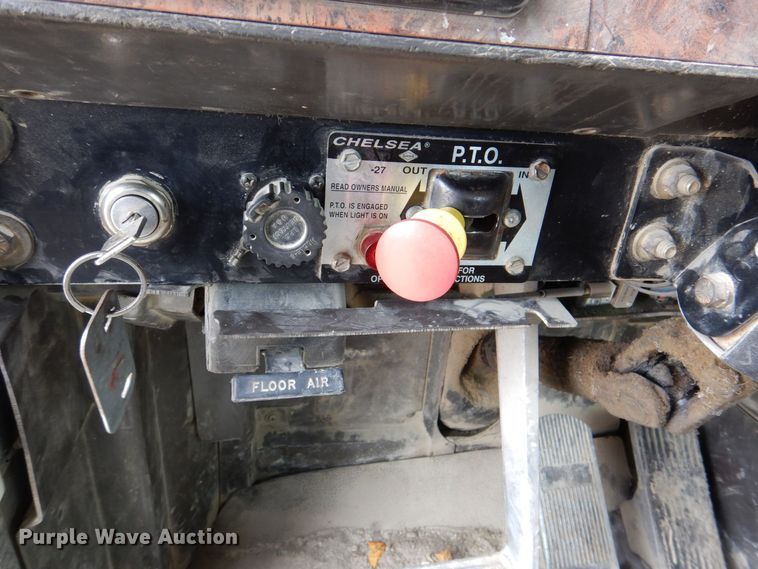 image for item DR4523 1996 International 9400  semi truck