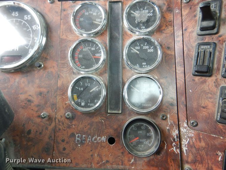 image for item DR4523 1996 International 9400  semi truck