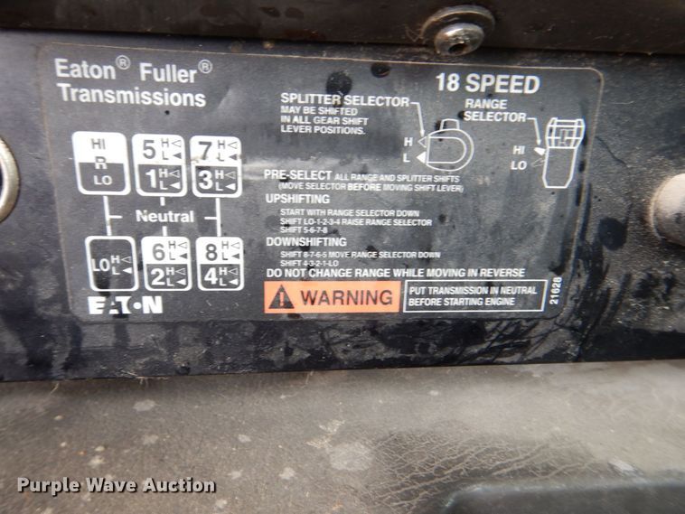 image for item DR4523 1996 International 9400  semi truck