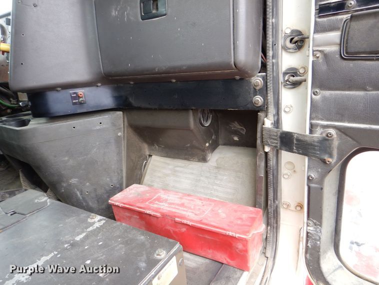 image for item DR4523 1996 International 9400  semi truck