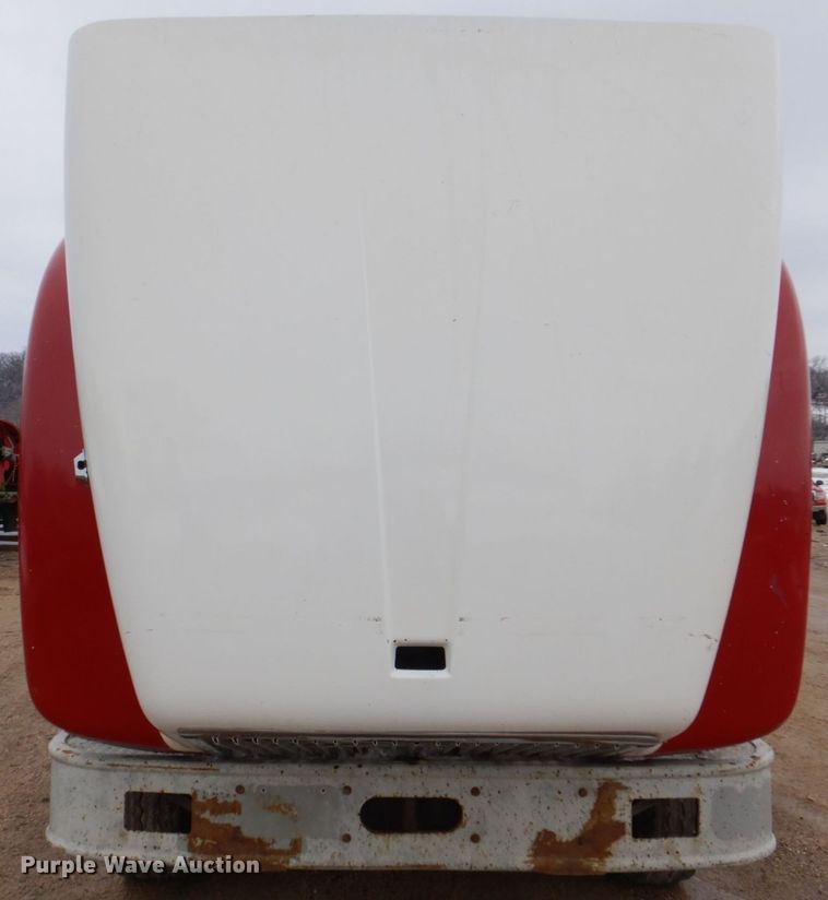 image for item DR4523 1996 International 9400  semi truck