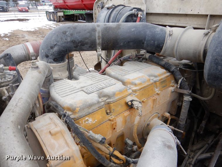 image for item DR4523 1996 International 9400  semi truck