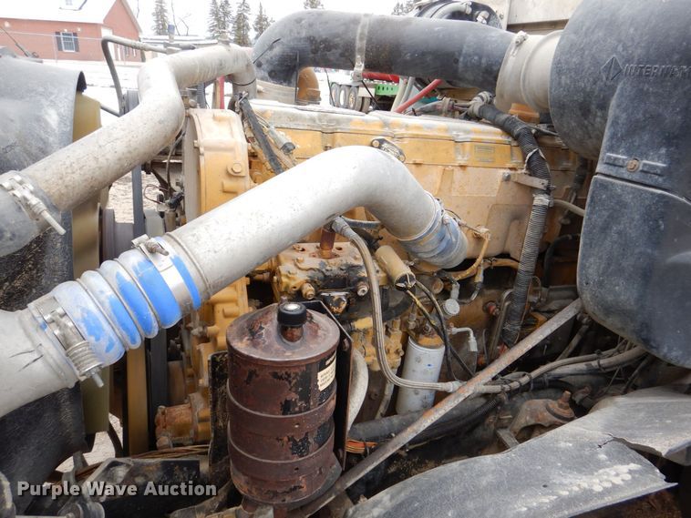 image for item DR4523 1996 International 9400  semi truck