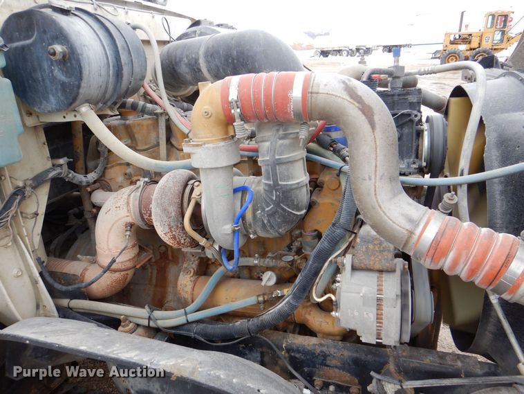 image for item DR4523 1996 International 9400  semi truck