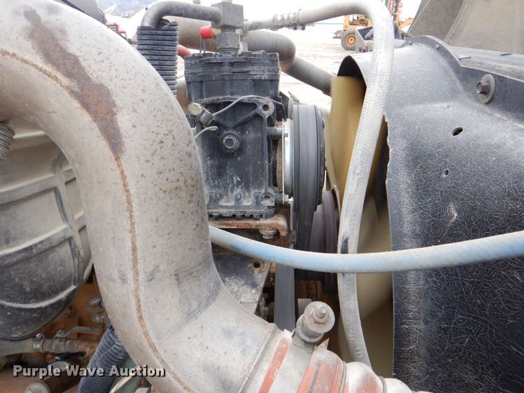 image for item DR4523 1996 International 9400  semi truck