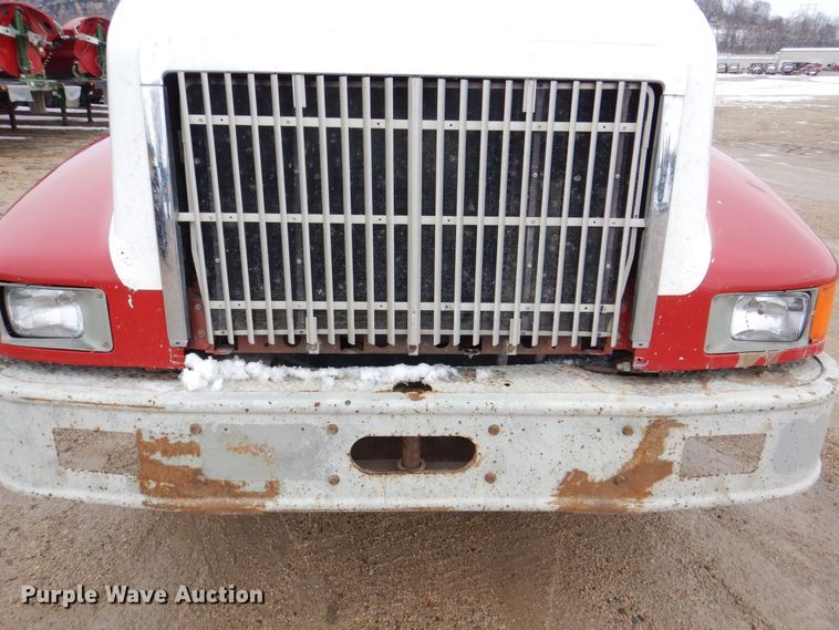image for item DR4523 1996 International 9400  semi truck