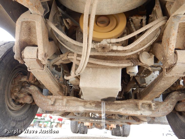 image for item DR4523 1996 International 9400  semi truck