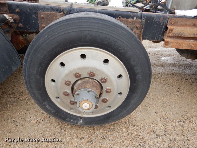 image for item DR4523 1996 International 9400  semi truck