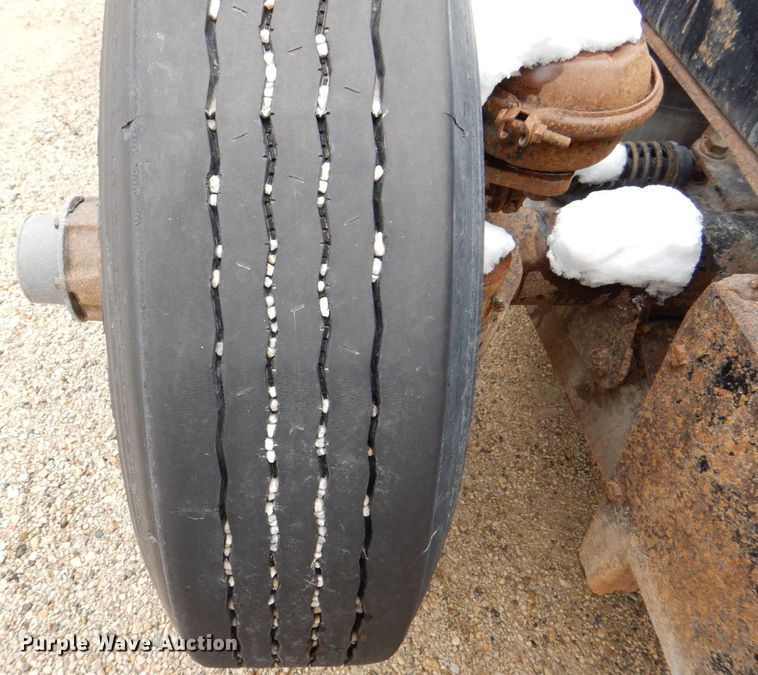 image for item DR4523 1996 International 9400  semi truck