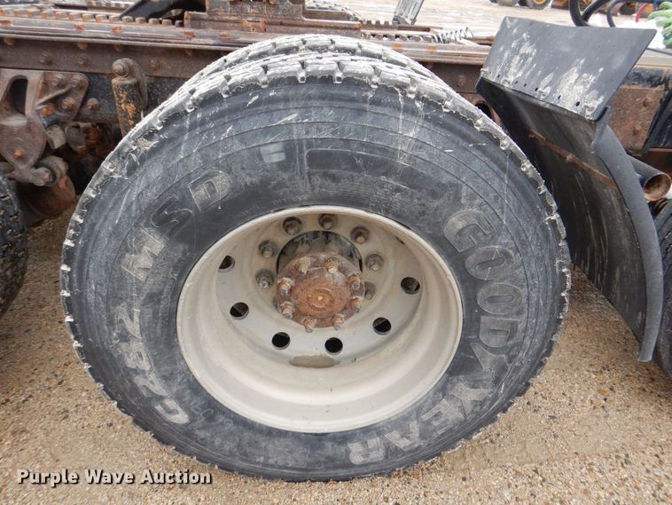 image for item DR4523 1996 International 9400  semi truck