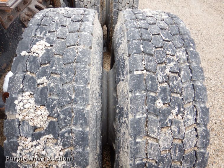 image for item DR4523 1996 International 9400  semi truck