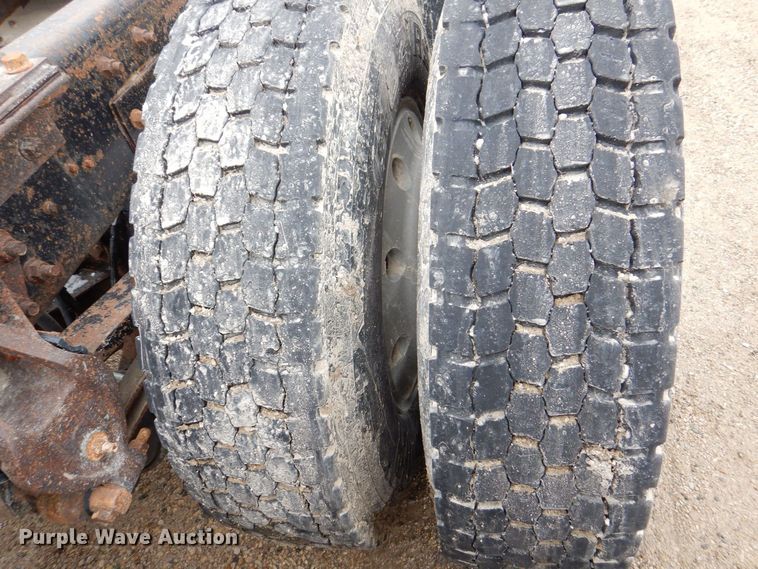 image for item DR4523 1996 International 9400  semi truck