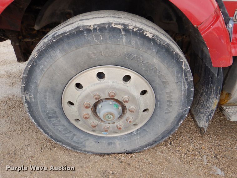 image for item DR4523 1996 International 9400  semi truck