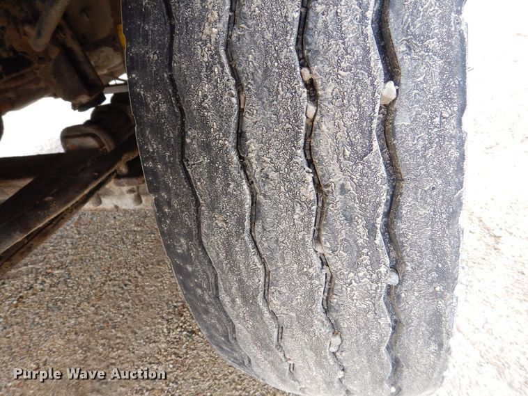 image for item DR4523 1996 International 9400  semi truck