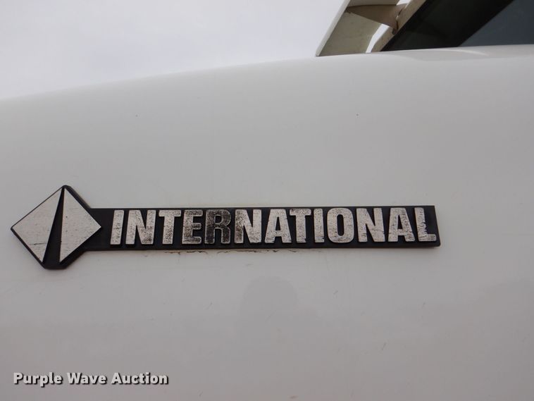 image for item DR4523 1996 International 9400  semi truck