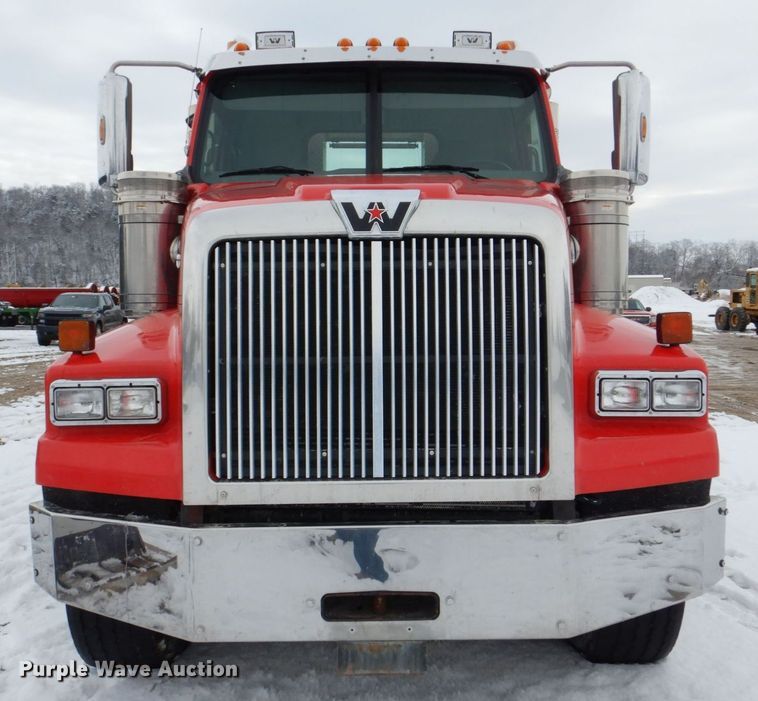 image for item DR4527 2010 Western Star 4900  semi truck