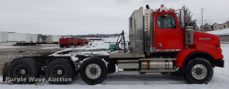 image for item DR4527 2010 Western Star 4900  semi truck