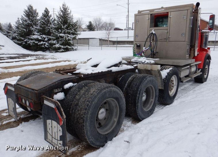 image for item DR4527 2010 Western Star 4900  semi truck