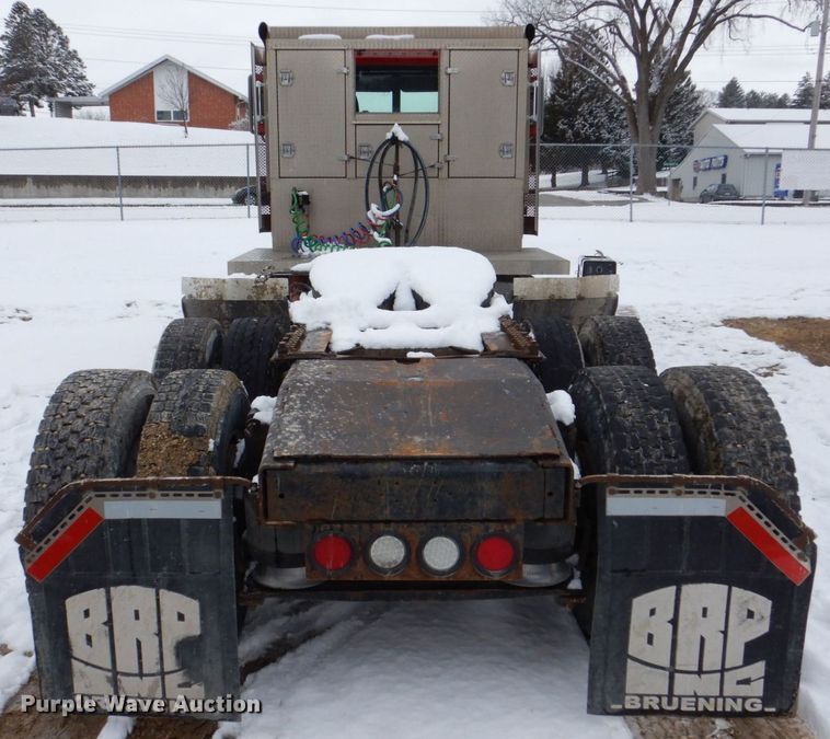 image for item DR4527 2010 Western Star 4900  semi truck