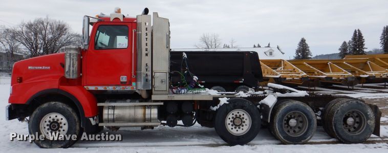image for item DR4527 2010 Western Star 4900  semi truck