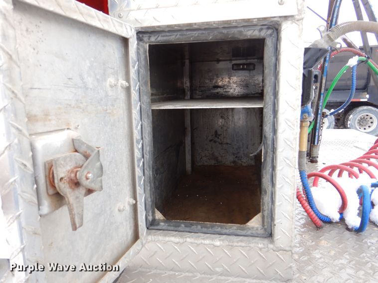 image for item DR4527 2010 Western Star 4900  semi truck