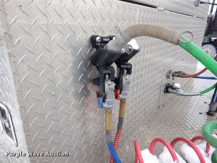 image for item DR4527 2010 Western Star 4900  semi truck