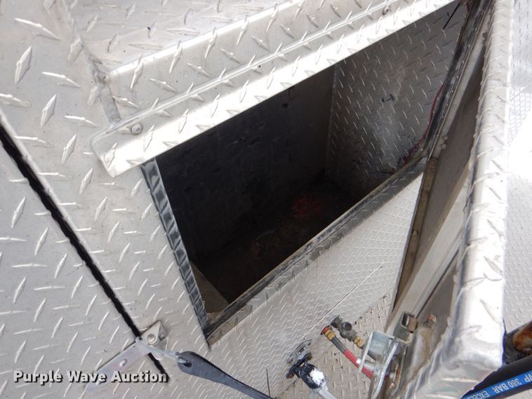 image for item DR4527 2010 Western Star 4900  semi truck