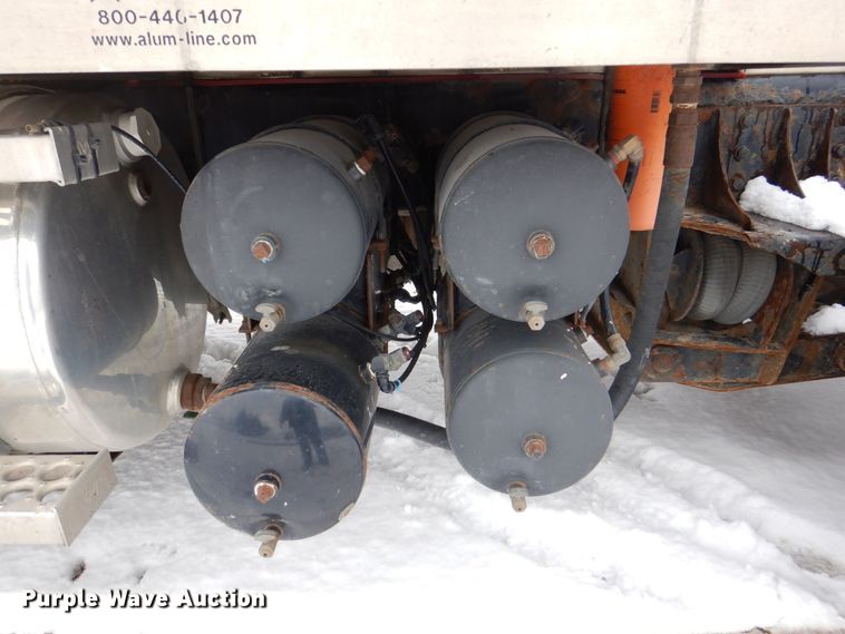 image for item DR4527 2010 Western Star 4900  semi truck