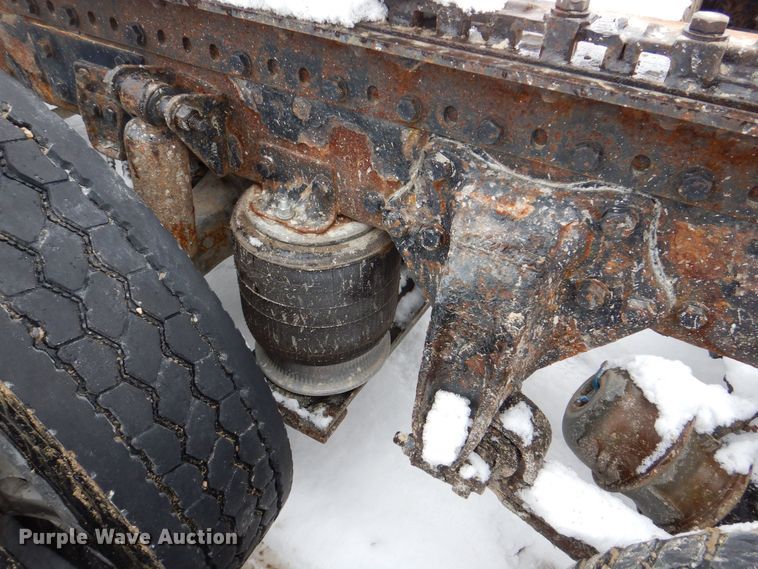 image for item DR4527 2010 Western Star 4900  semi truck