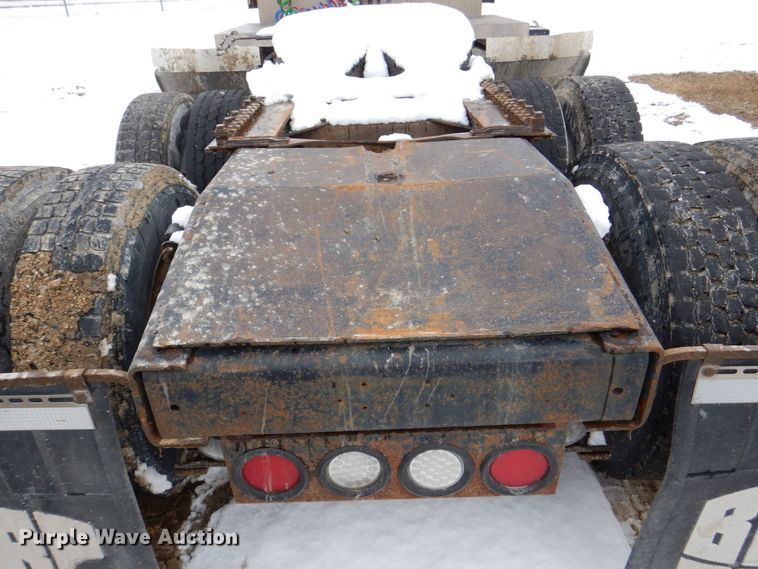 image for item DR4527 2010 Western Star 4900  semi truck