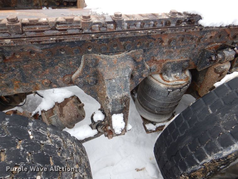 image for item DR4527 2010 Western Star 4900  semi truck