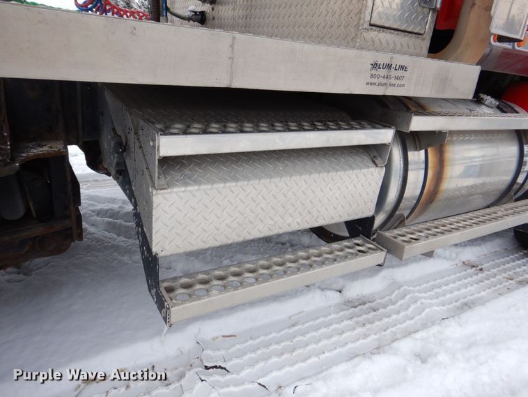 image for item DR4527 2010 Western Star 4900  semi truck