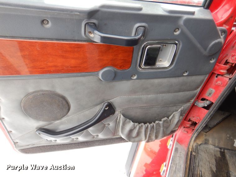 image for item DR4527 2010 Western Star 4900  semi truck