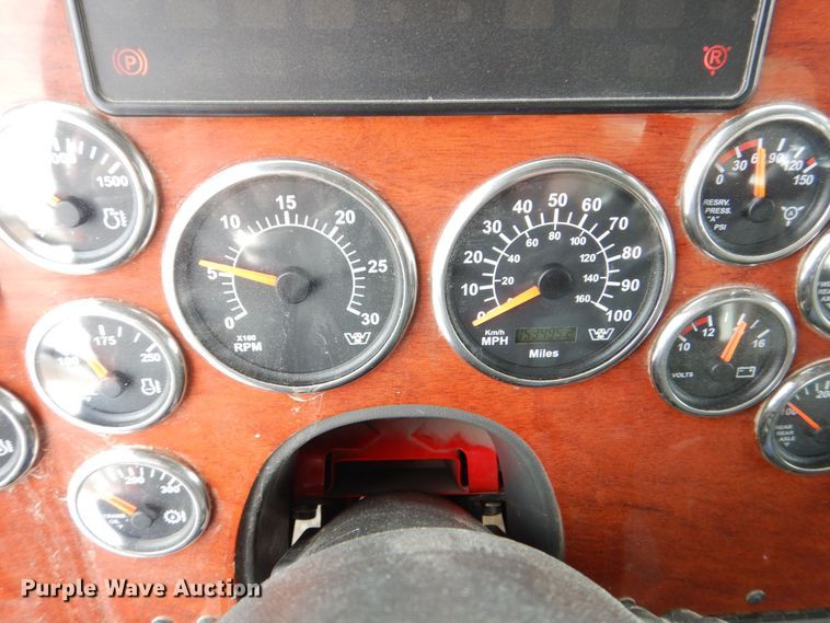 image for item DR4527 2010 Western Star 4900  semi truck