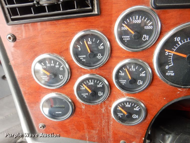 image for item DR4527 2010 Western Star 4900  semi truck