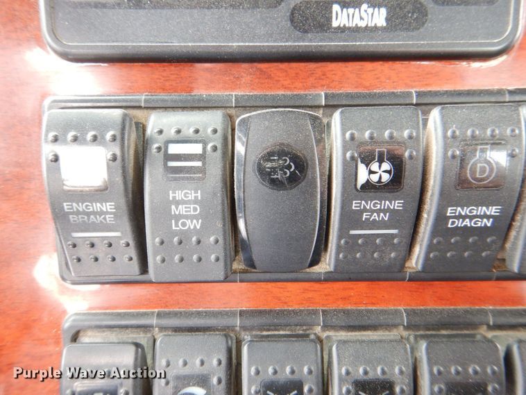 image for item DR4527 2010 Western Star 4900  semi truck