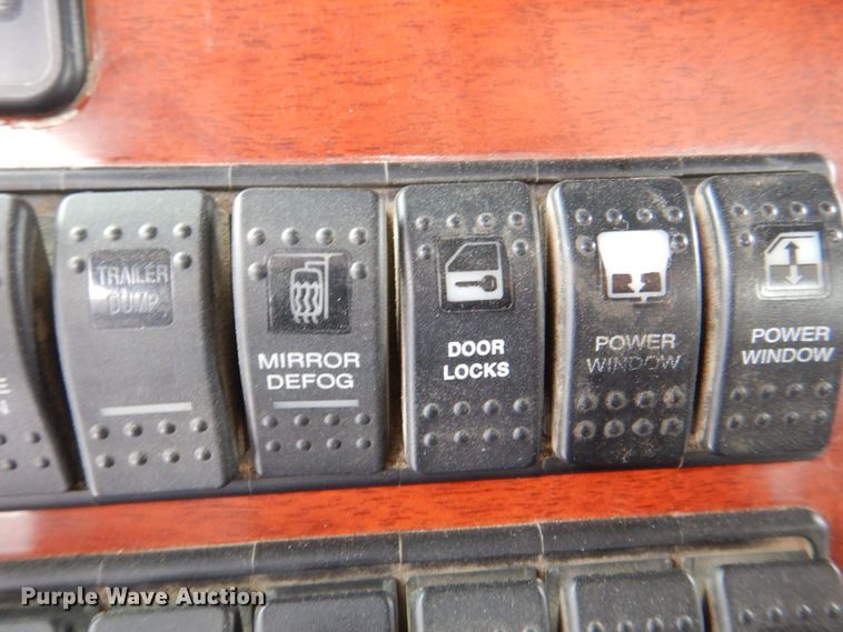 image for item DR4527 2010 Western Star 4900  semi truck