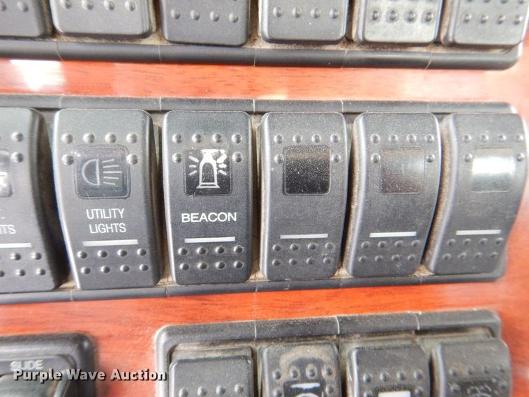 image for item DR4527 2010 Western Star 4900  semi truck