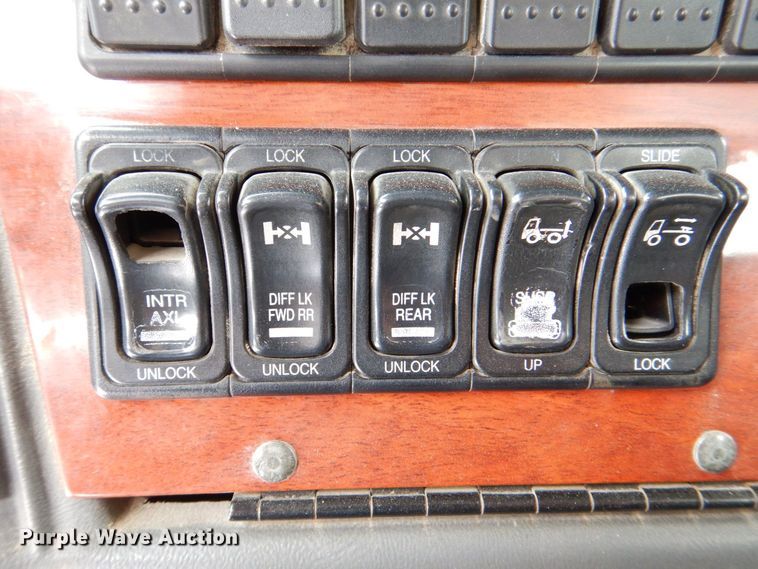 image for item DR4527 2010 Western Star 4900  semi truck