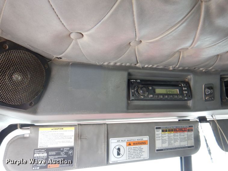 image for item DR4527 2010 Western Star 4900  semi truck