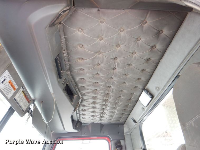 image for item DR4527 2010 Western Star 4900  semi truck