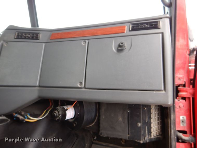 image for item DR4527 2010 Western Star 4900  semi truck