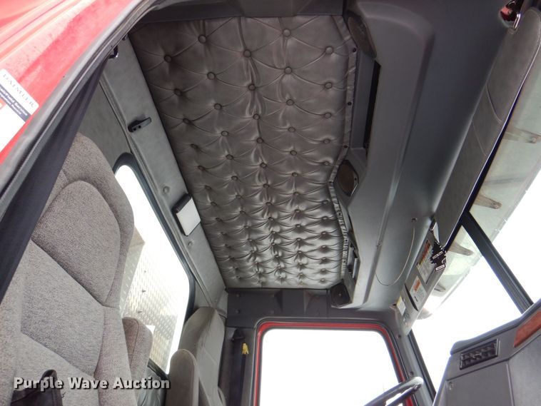 image for item DR4527 2010 Western Star 4900  semi truck