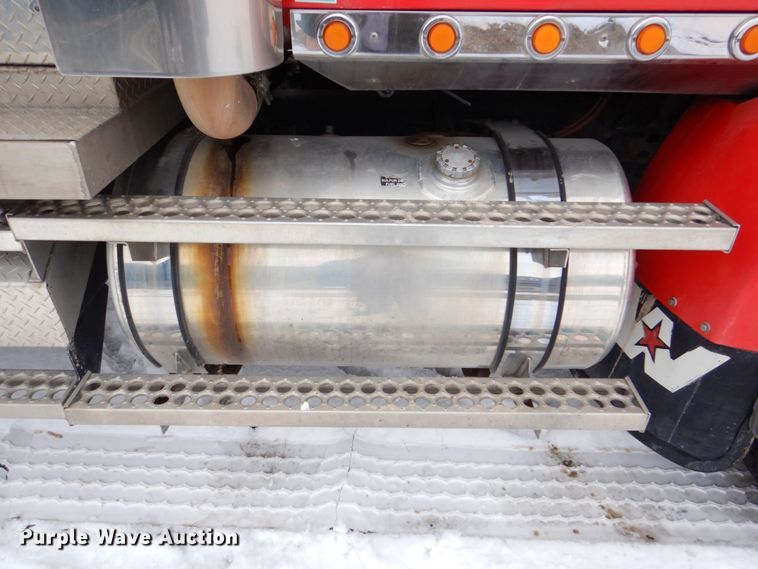 image for item DR4527 2010 Western Star 4900  semi truck