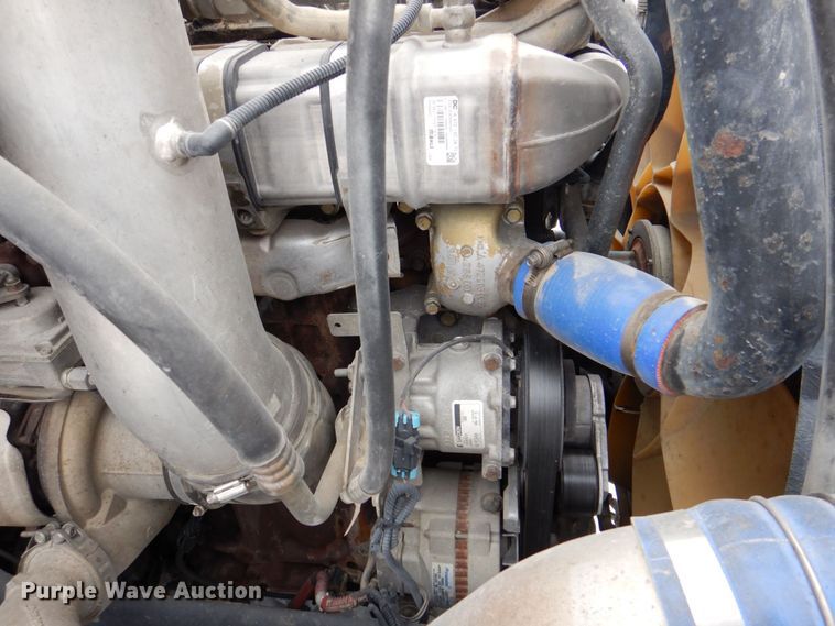 image for item DR4527 2010 Western Star 4900  semi truck