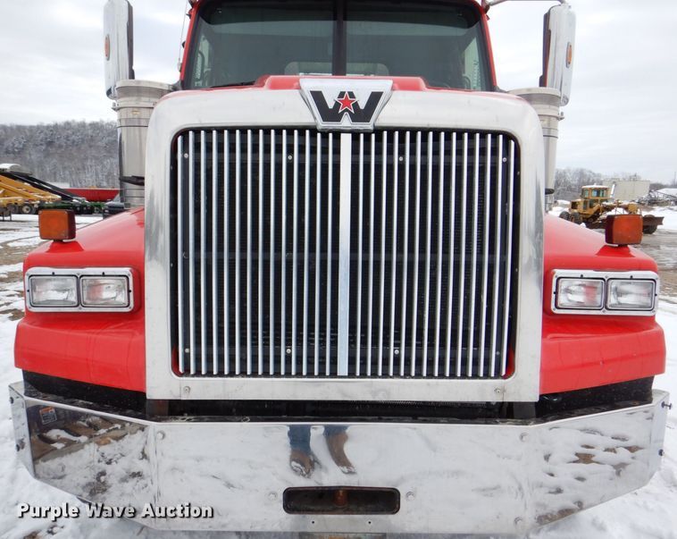image for item DR4527 2010 Western Star 4900  semi truck