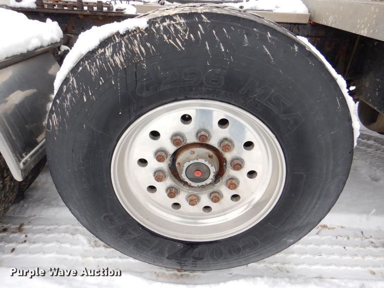 image for item DR4527 2010 Western Star 4900  semi truck