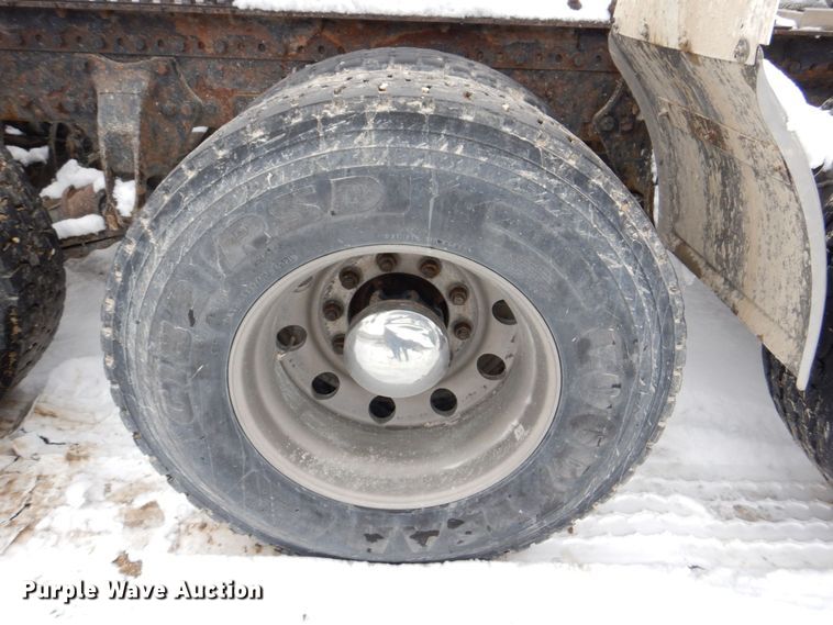 image for item DR4527 2010 Western Star 4900  semi truck